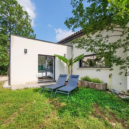 Holiday home Lovely In With Outdoor Swimming Pool Mercuer